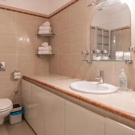 Chic & Fabulous Iris+free Garage Apartment *