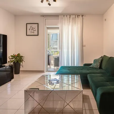 Chic & Fabulous Iris+free Garage Apartment *
