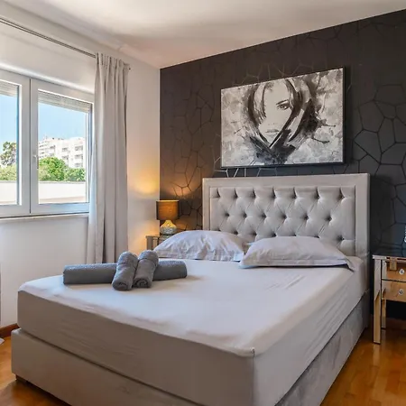Apartment Chic & Fabulous Iris+free Garage Split